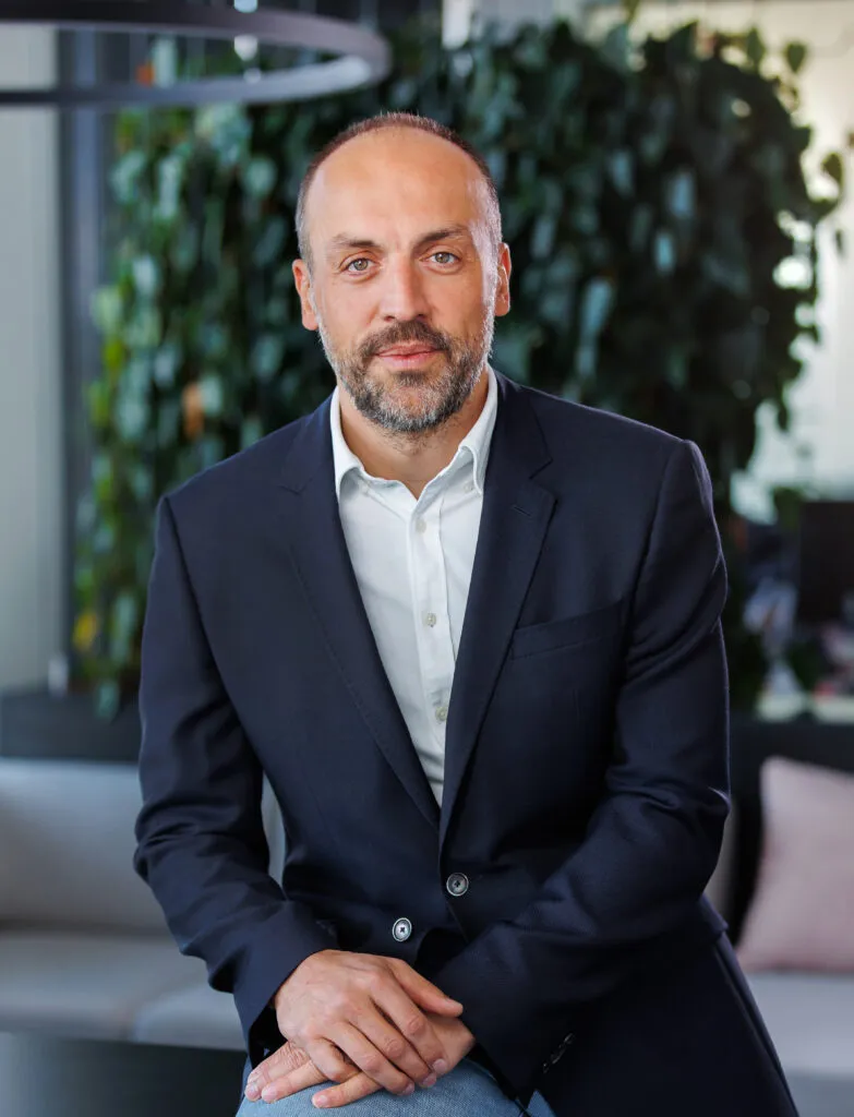 Portrait accompanying the Synteca market announcement